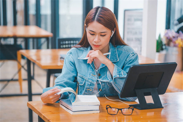 老实内向适合学什么专业？内向的人高考如何选择专业 第1张